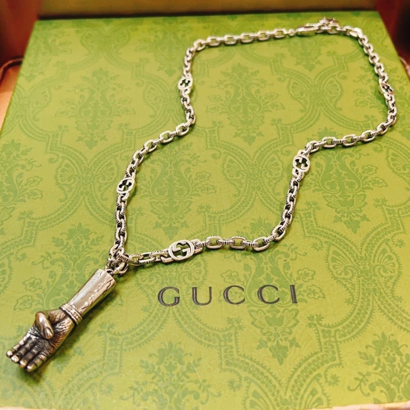G*u*i necklaces